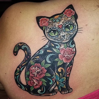 Gatinho estilo caveira mexicana com floral