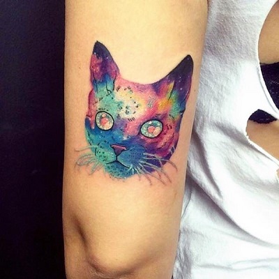 tatuagem de cabeça de gato colorida