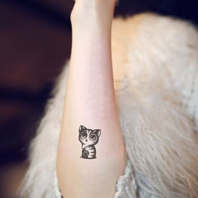 mini tatuagem de gato