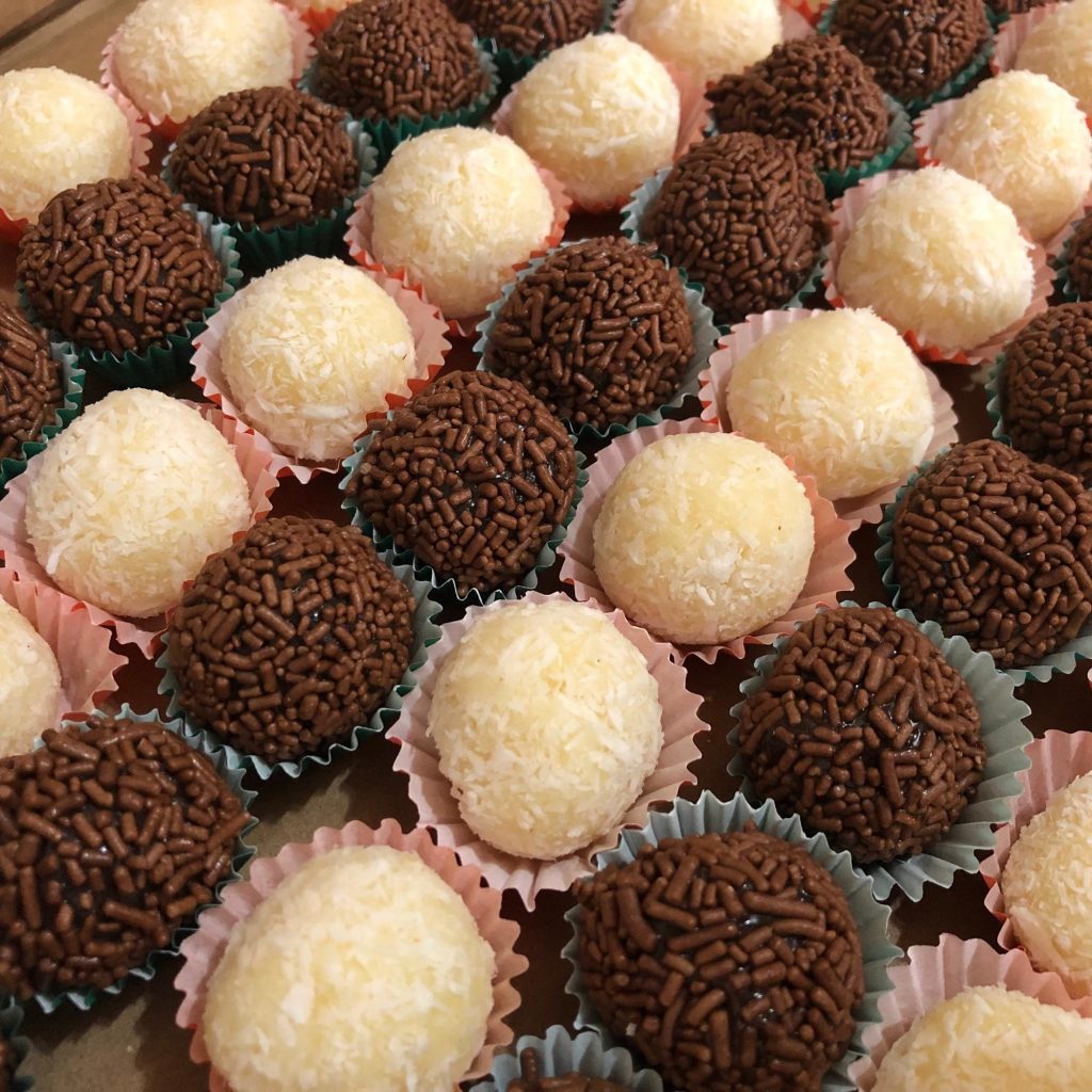 Brigadeiros e beijinhos