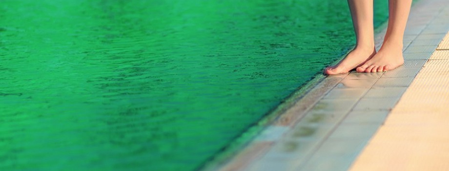 piscina água verde