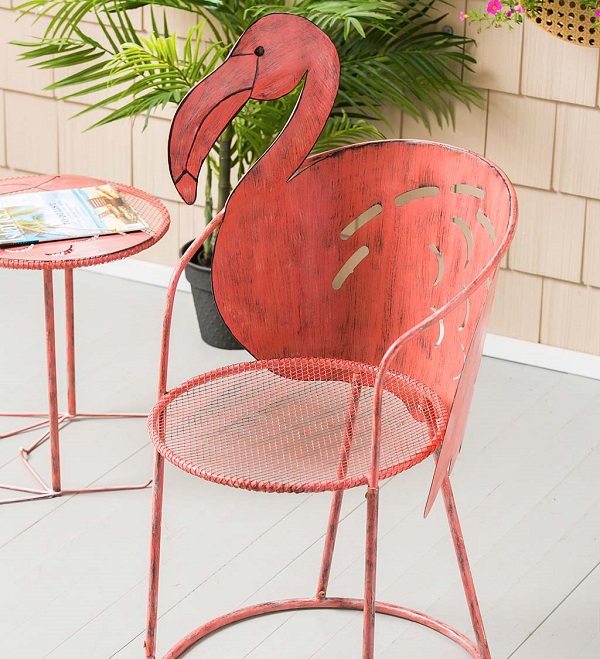 Cadeira de ferro em formato de flamingo
