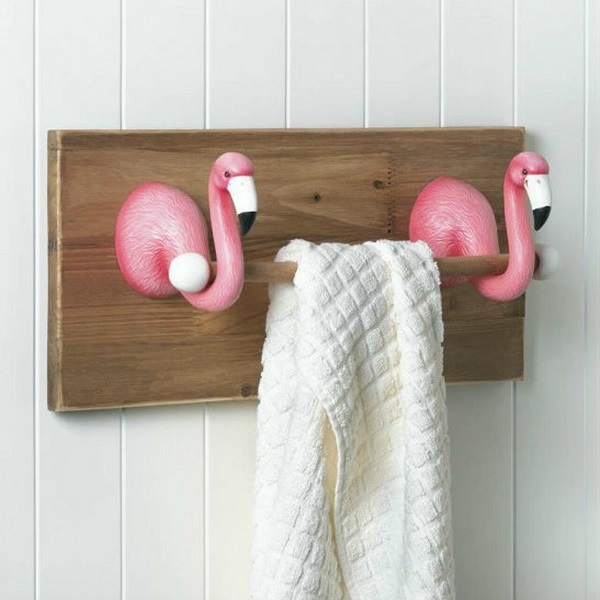 Porta toalhas de banho de flamingo em madeira